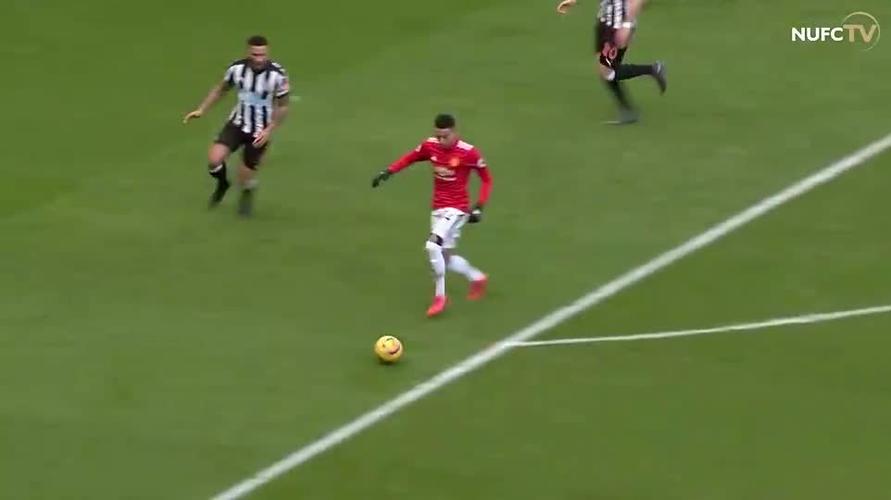 官方：杜布拉夫卡战狼队的精彩救险当选英超10月最佳扑救